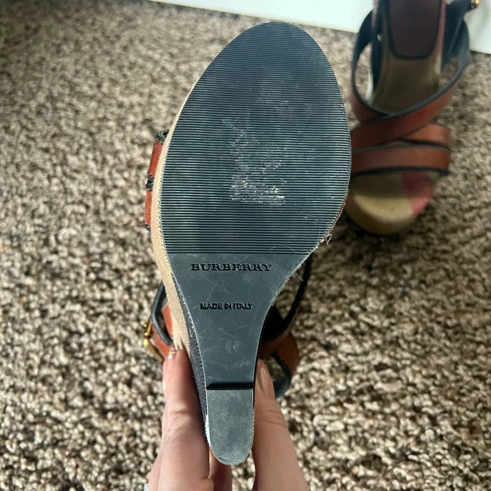 Burberry Brit Canvas Check Warlow Wedge Sandals, size 38 - Picture 3 of 4